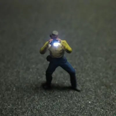 Knallerangebot Schönwitz 51367 Fotograf mit LED Blitz Beleuchtung N - junger Mann