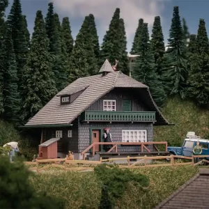 Faller 130010 H0 Jubiläumsmodell Schwarzwaldhaus mit Figur Mega-Angebot