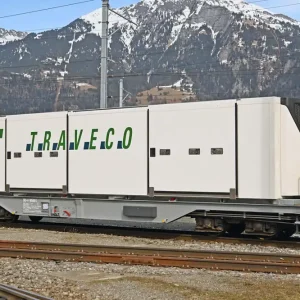 Aktuell RhB Sb-v 65694 mit Klimacontainer "Traveco"